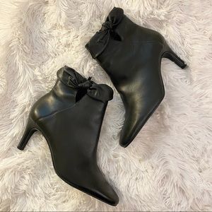 Naturalizer Leather Ankle Boots!!